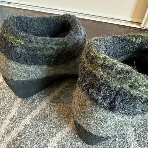 Handmade Gray Felted Wool Ankle Booties - Picture 6 of 7